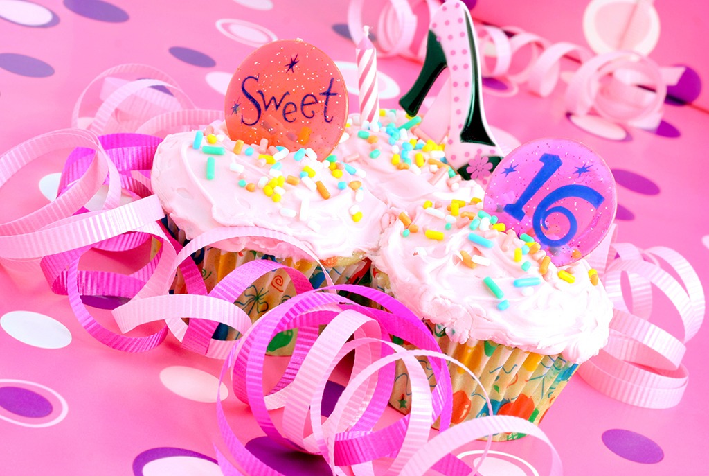 cupcakes with sweet 16 decorations