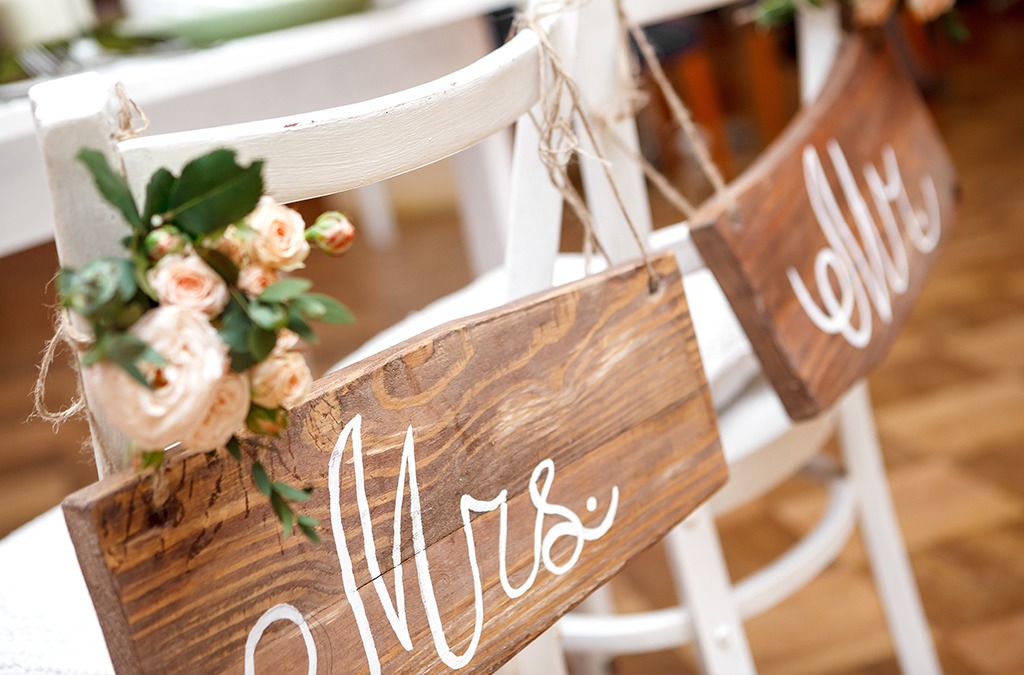 mrs and mr signs on back of chairs