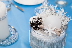 winter themed center piece with snowflake and pinecone