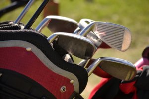 Close up on a bag of golf clubs.