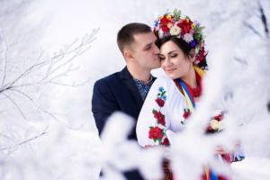 winter wedding couple