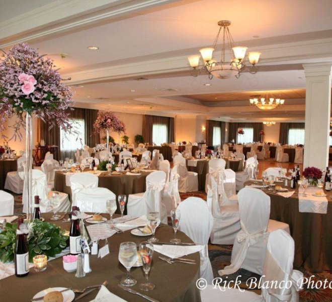 The PineCrest Room with contemporary décor for large weddings and events near Bucks County.