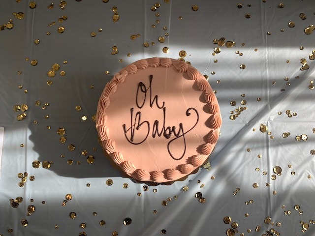A cake that says “Oh Baby”.